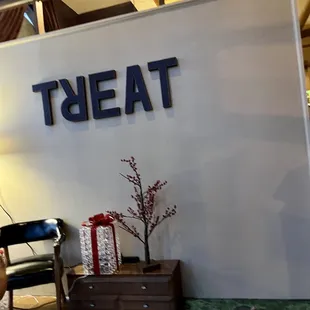 Lobby, hostess/waiting area