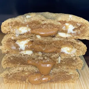 Dulce Stuffed Snickerdoodle Cookies