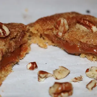 Dulce Stuffed Snickerdoodle Cookies
