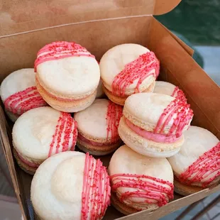 White chocolate raspberry macarons