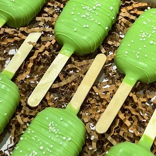 Pandan cake pops