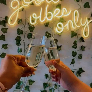 Good vibes Only signage