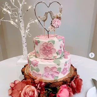 Elegant wedding cake!