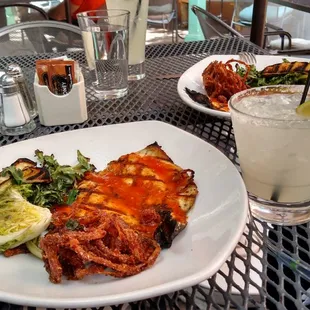 Thin trout, slice of apple, peice of lettuce and onion rings.  Looks pretty? Yes...filling? No!