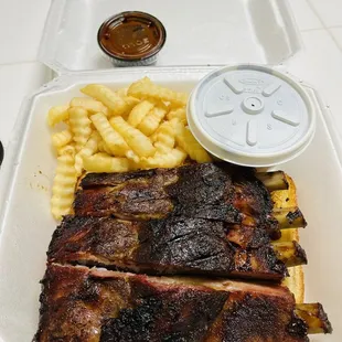 ribs and macaroni and cheese