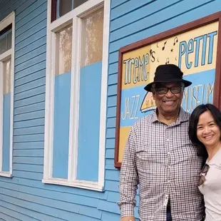 We were so lucky bumping into him when he was driving back to the museum.