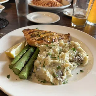 Grilled salmon and asparagus