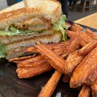 Fried tomato sandwich with sweet potato fries