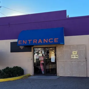 Welcome to Trendz (entrance)