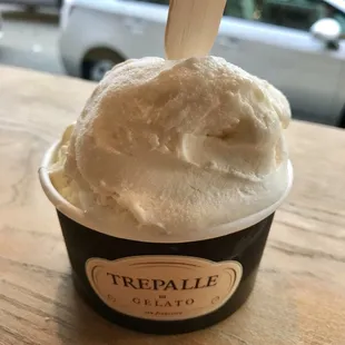 Coconut banana on top and stracciatella on the bottom. Addictive!