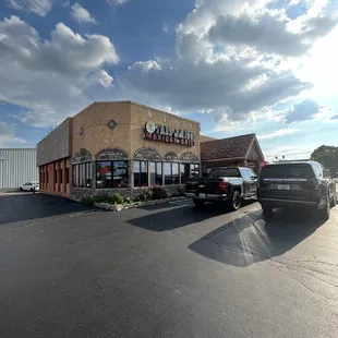 the outside of a restaurant