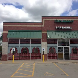 the outside of the restaurant