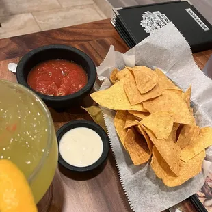 Chips, white sauce &amp; salsa upon arrival