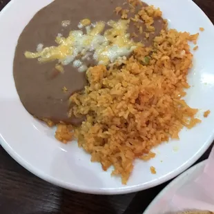 This came with with my tacos de bistec. Lots to eat. The refried beans were great.