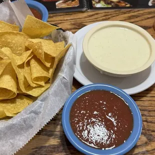 Chips and queso with complimentary salsa