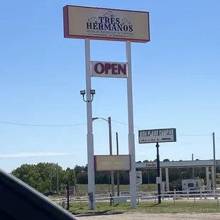 Tres hermanos Mexican restaurant &amp; Cantina