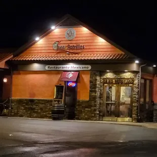 outside, pizza