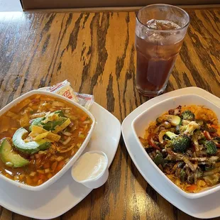 Azteca Soup, Pelusa (vegetable), and ice tea!