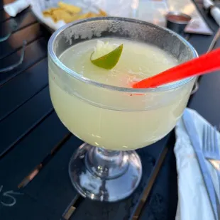 a margarita with a lime slice in it