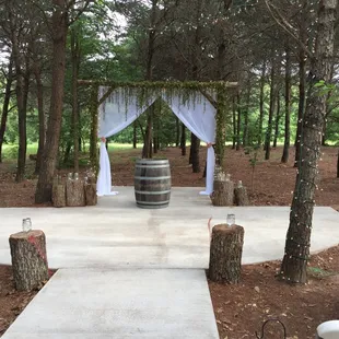 Charming outdoor ceremony area