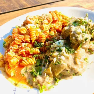 MANZO AL&apos; GORGONZOLA    BEEF TENDERLOIN MEDDALIONS, GORGONZOLA-CREAM, RED WINE, GARLIC, CARAMELIZED ONIONS, FRESH THYME