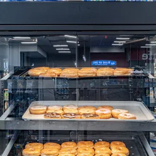 Donuts case