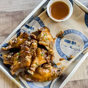 food, chicken wings and fried chicken