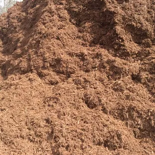 Dyed brown hardwood mulch