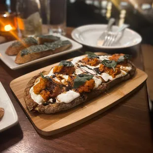 BURRATA TOAST