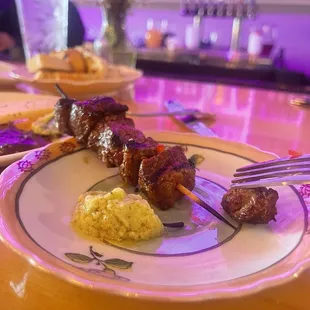 Pinchos de Loma con Mojo Verde