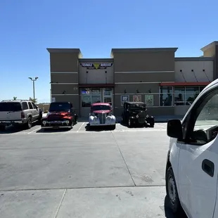 Easy location on the way out from 180  brawley  Always great fresh tasting burgers