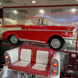 Sitting spot to wait for order