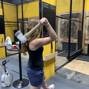 Single-handed axe throw