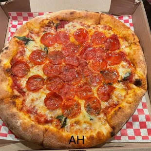 Wifey surprised me with Diavaolo pizza from TBA as she passed through Sardis!!!   She really does love me after all!!  ;). Tehehe