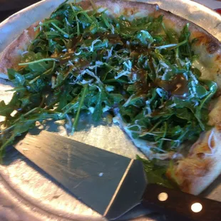 Magnolia Rose Insalata Pizza