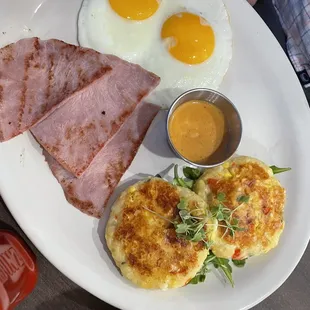 Corn cakes, eggs, ham