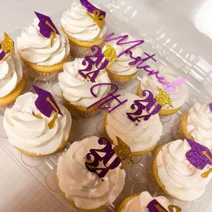 Mastered It !   Vanilla Bean Cupcakes   https://bakesy.shop/b/tricias-sweet-confections