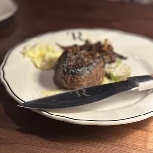 10 oz filet w/ whipped potatoes and mushrooms