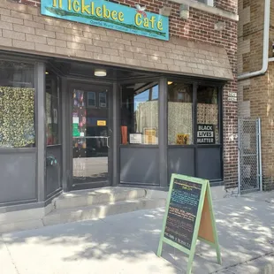 the entrance to the restaurant