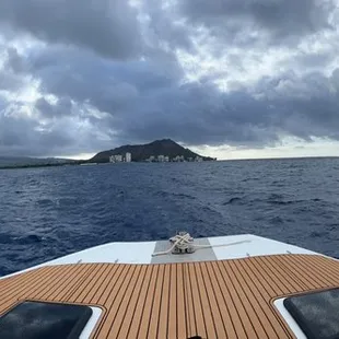 Front of the boat looking at Diamond head