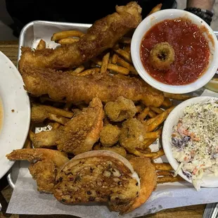Captains platter, (calamari, cod and shrimp w/fries and garlic bread