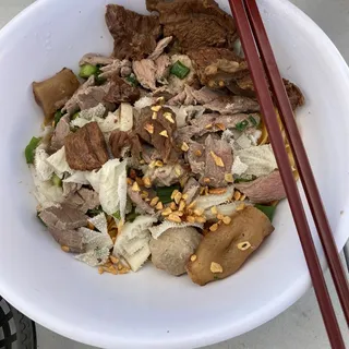 29. Combination Beef Rice Noodle or Egg Noodle