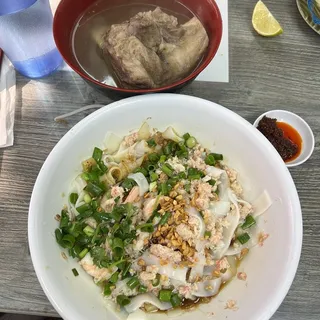 34. Shrimp and Crab Rice Noodle or Egg Noodle