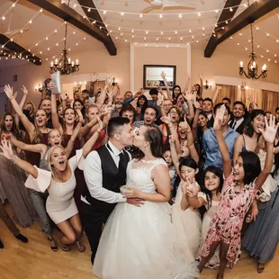 We coordinate Group Shots