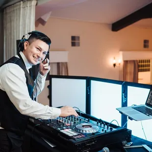 Rock the crowd on your big day!