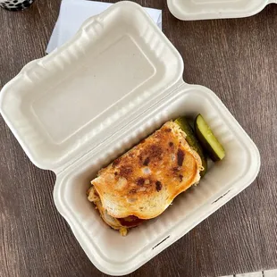 Apple &amp; Gouda Grilled Cheese