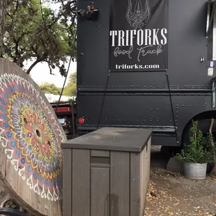 great ambiance on the creek.