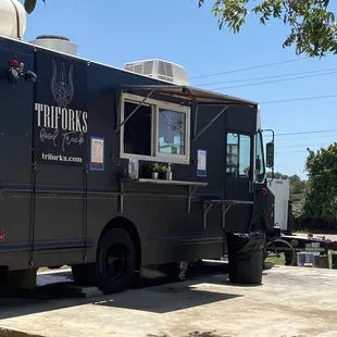 a black food truck