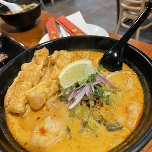 Golden Curry Noodle