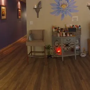 Entry, retail, waiting area